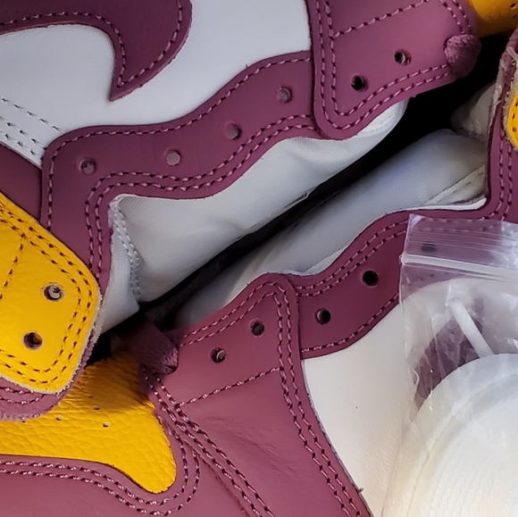 Air Jordan 1 High OG “Brotherhood” Size: 5Y = 6.5 WMNS - Picture 5 of 14